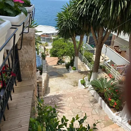 Berti's Garden Sarandë