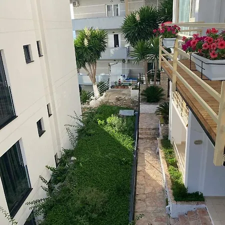 Berti's Garden Апартаменты *