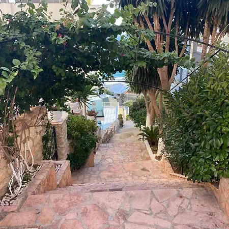 Апартаменты Berti's Garden Саранда