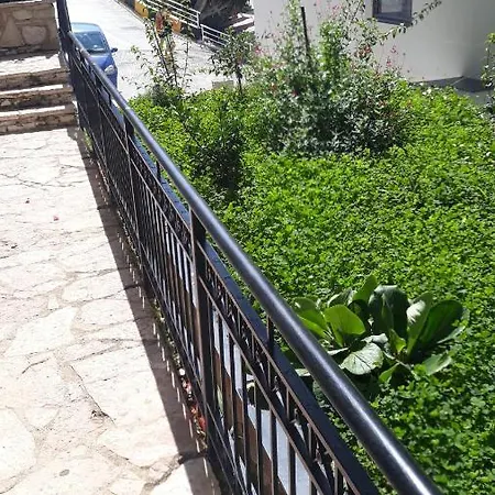 Berti's Garden Apartment *
