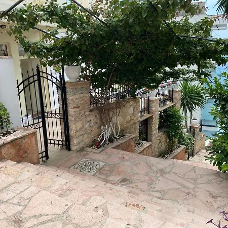 Berti's Garden Apartament *